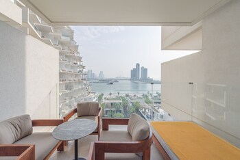 five palm jumeirah residences by edens dubai