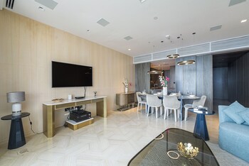 five palm jumeirah residences by edens dubai