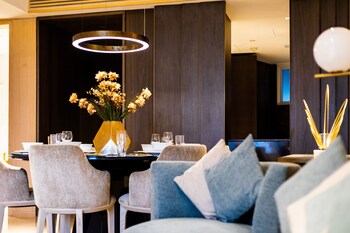 five palm jumeirah residences by edens dubai