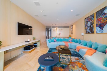 five palm jumeirah residences by edens dubai