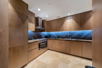 five palm jumeirah residences by edens dubai