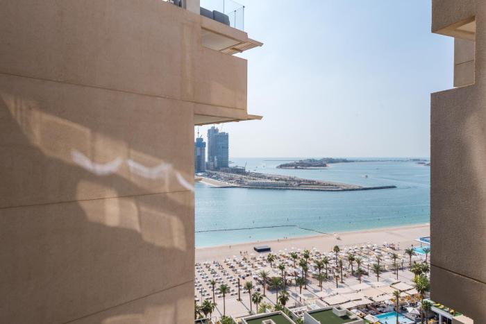 five palm jumeirah residences by edens dubai