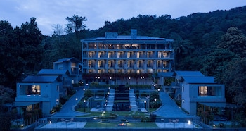 niraamaya retreats samroha athirappilly