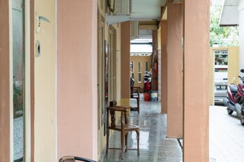 reddoorz syariah near jalan a yani km 8 citraland