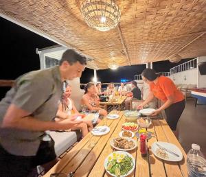 bigblue hostel surf and yoga