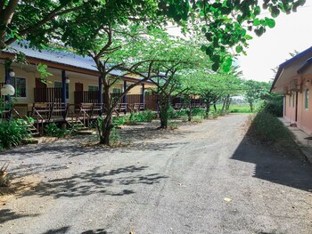 ban chomlay resort satun
