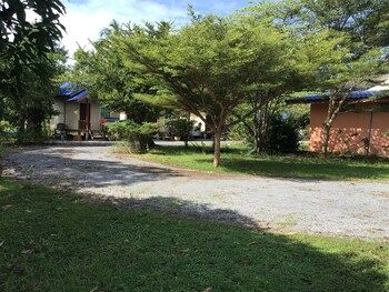 ban chomlay resort satun