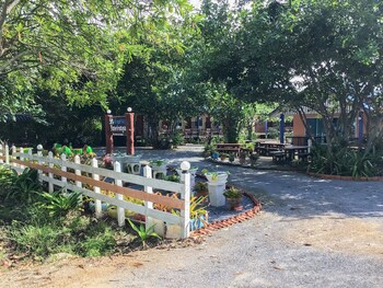 ban chomlay resort satun