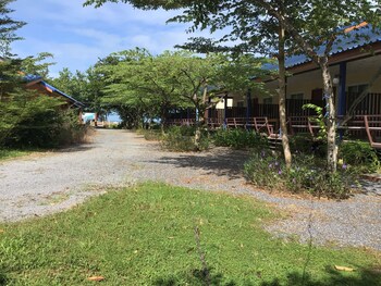 ban chomlay resort satun