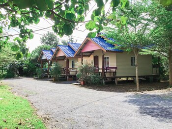 ban chomlay resort satun