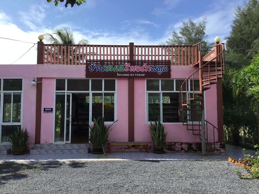 ban chomlay resort satun