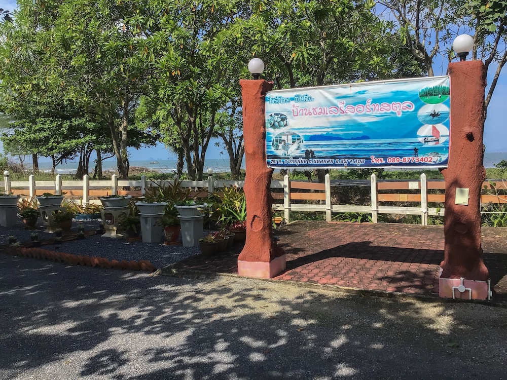 ban chomlay resort satun