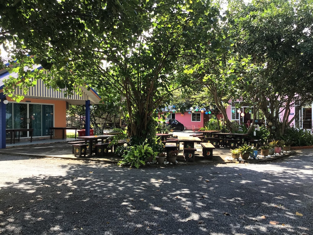 ban chomlay resort satun