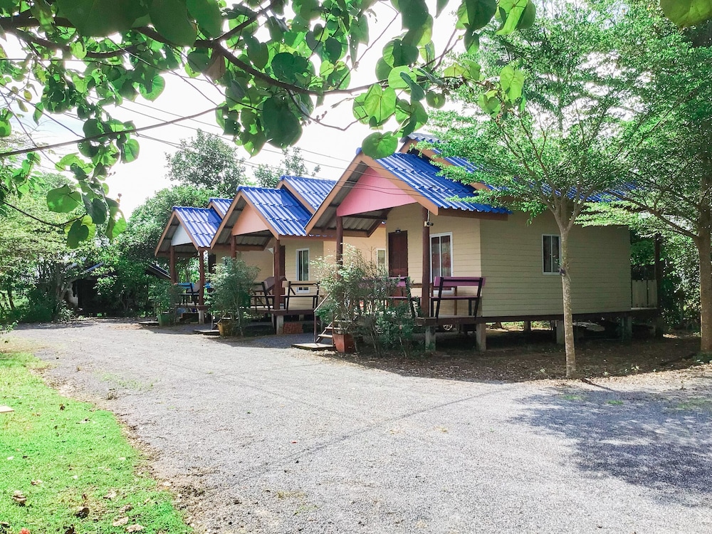 ban chomlay resort satun