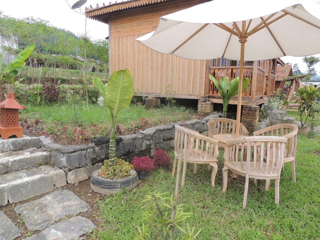 singgasana villa and resto