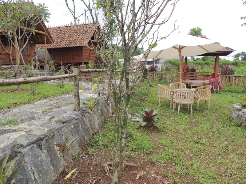 singgasana villa and resto