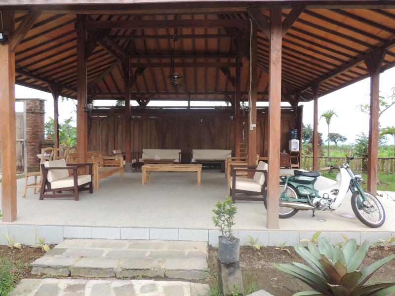 singgasana villa and resto