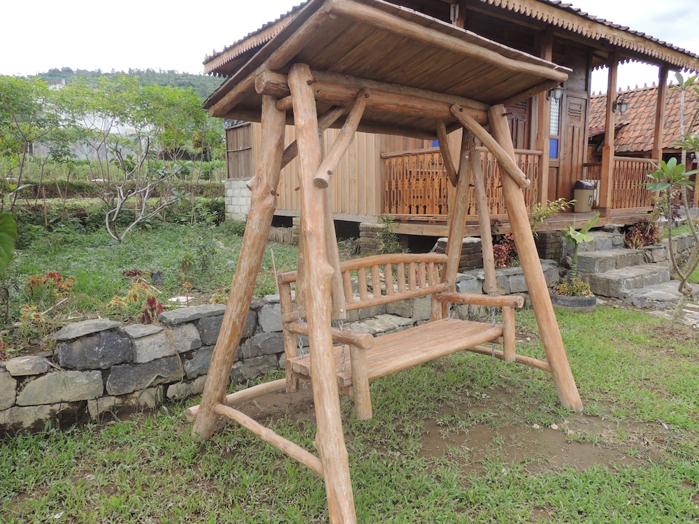 singgasana villa and resto