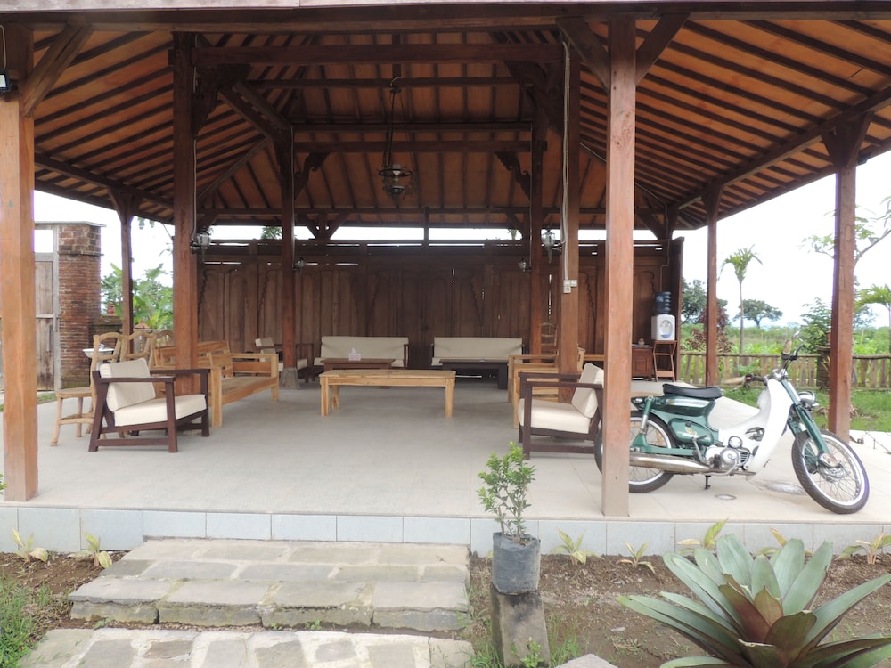 singgasana villa and resto