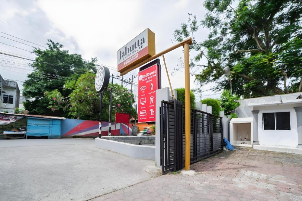 reddoorz plus near thamrin plaza medan