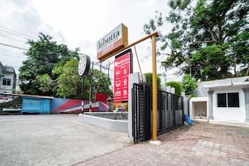 reddoorz plus near thamrin plaza medan