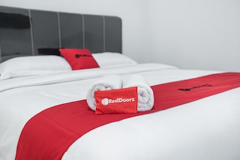 reddoorz plus near thamrin plaza medan