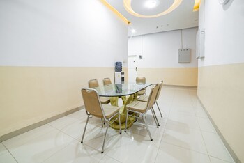 reddoorz plus near thamrin plaza medan