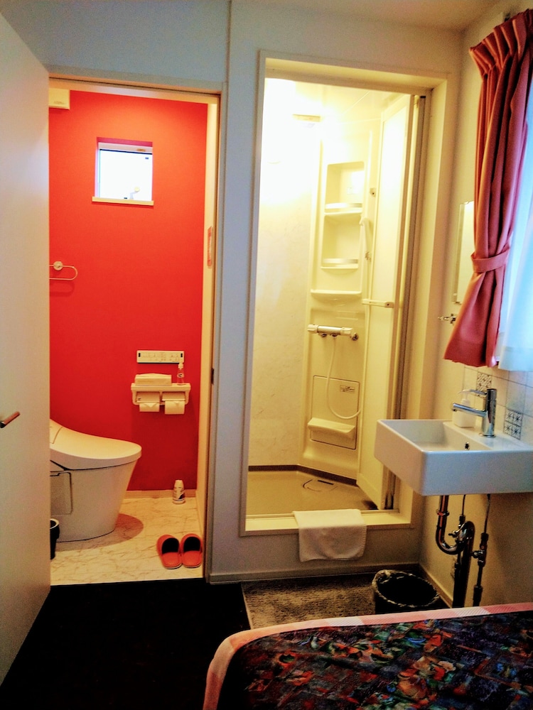 tokyo stay hut sari