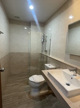 the living hotel samutprakan