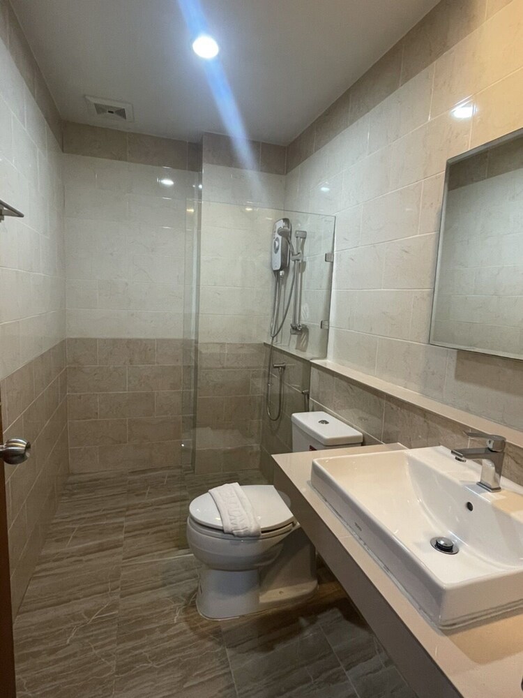the living hotel samutprakan