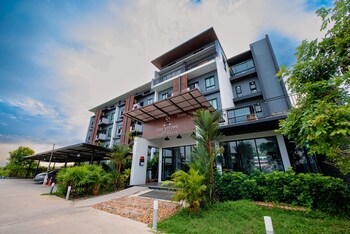 the living hotel samutprakan