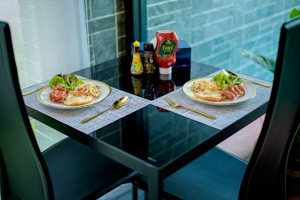 the living hotel samutprakan