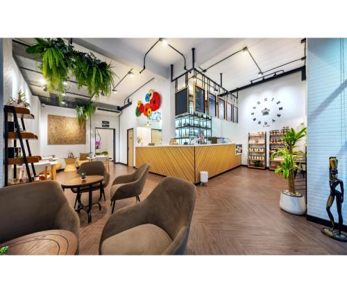 siam subway hostel and cafe