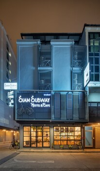 siam subway hostel and cafe