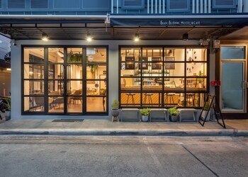 siam subway hostel and cafe