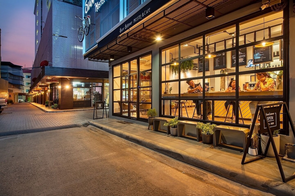 siam subway hostel and cafe