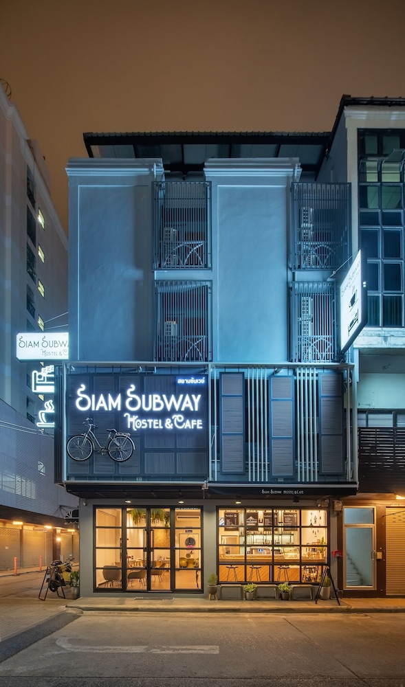 siam subway hostel and cafe