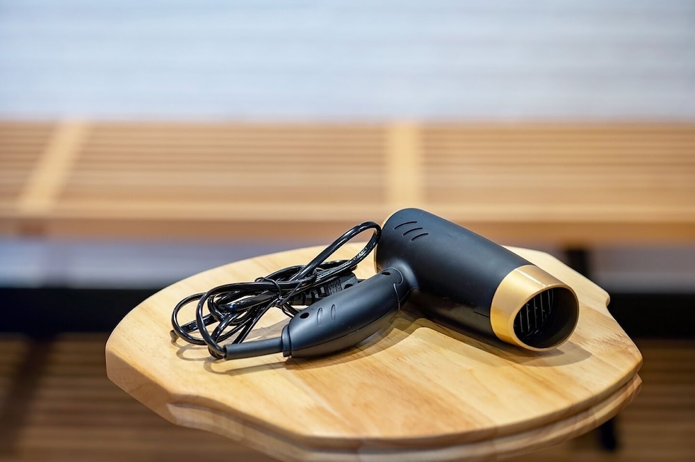 siam subway hostel and cafe