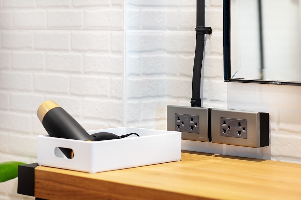 siam subway hostel and cafe