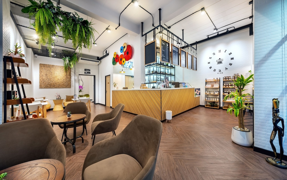 siam subway hostel and cafe