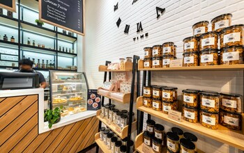 siam subway hostel and cafe