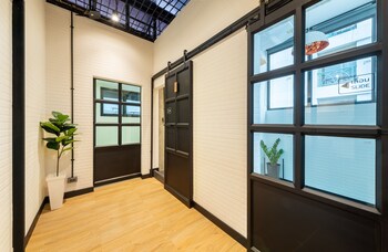 siam subway hostel and cafe