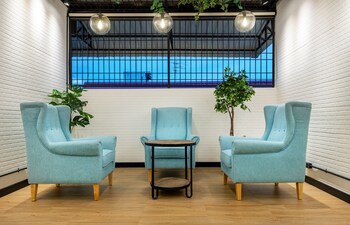 siam subway hostel and cafe