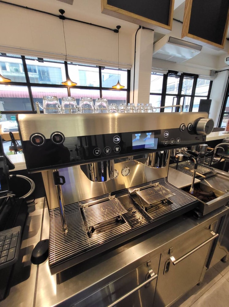 siam subway hostel and cafe