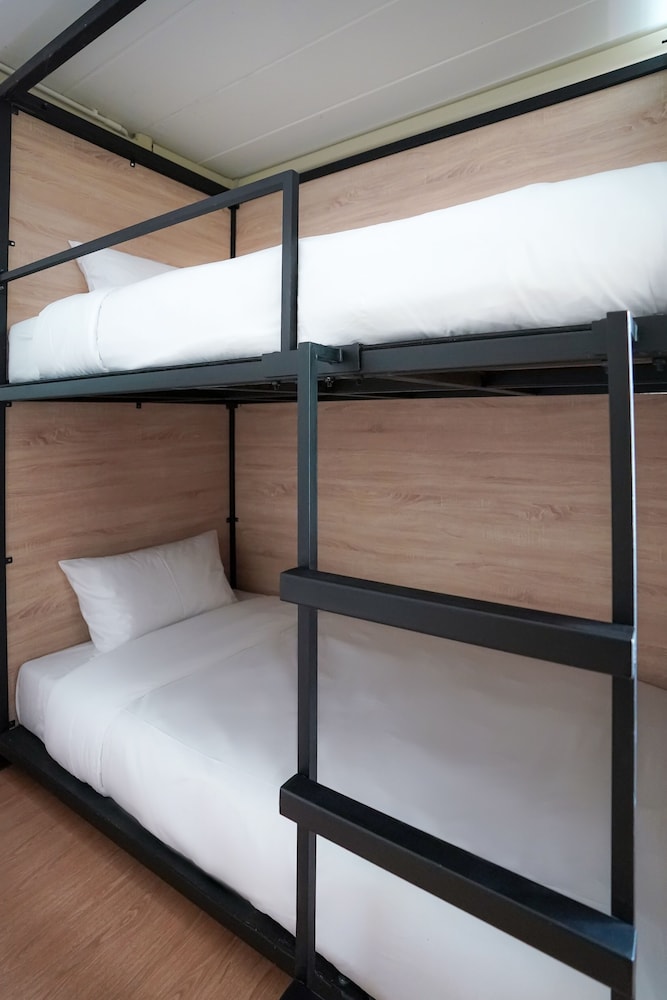 siam subway hostel and cafe