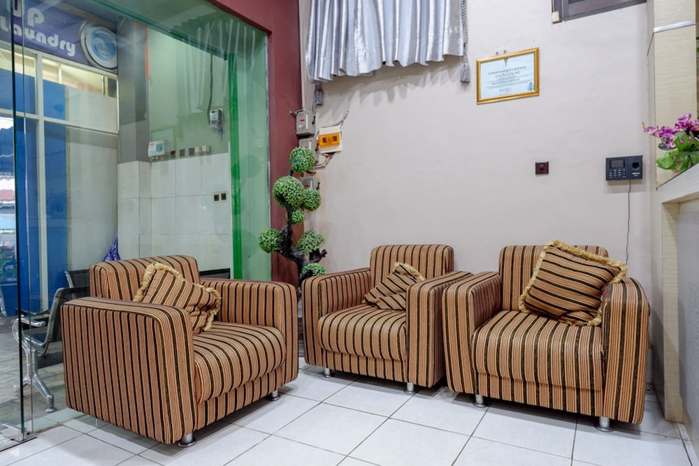 reddoorz syariah hotel wisma indonesia kendari