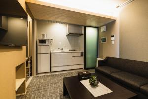 grand base yakuin odori