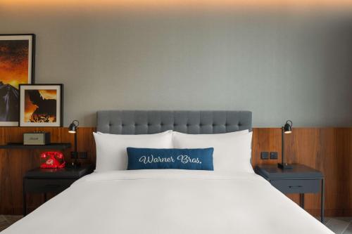 the wb abu dhabi curio collection by hilton