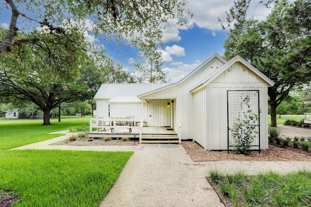 farmstead round top