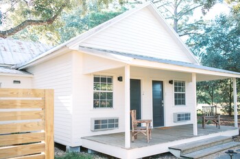 Farmstead Round Top,,3 star